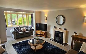Redcot Gardens Stamford 4 Bed Contractor Familt Home With Parking