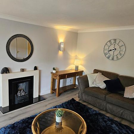 Redcot Gardens Stamford 4 Bed Contractor Familt Home With Parking Exterior photo