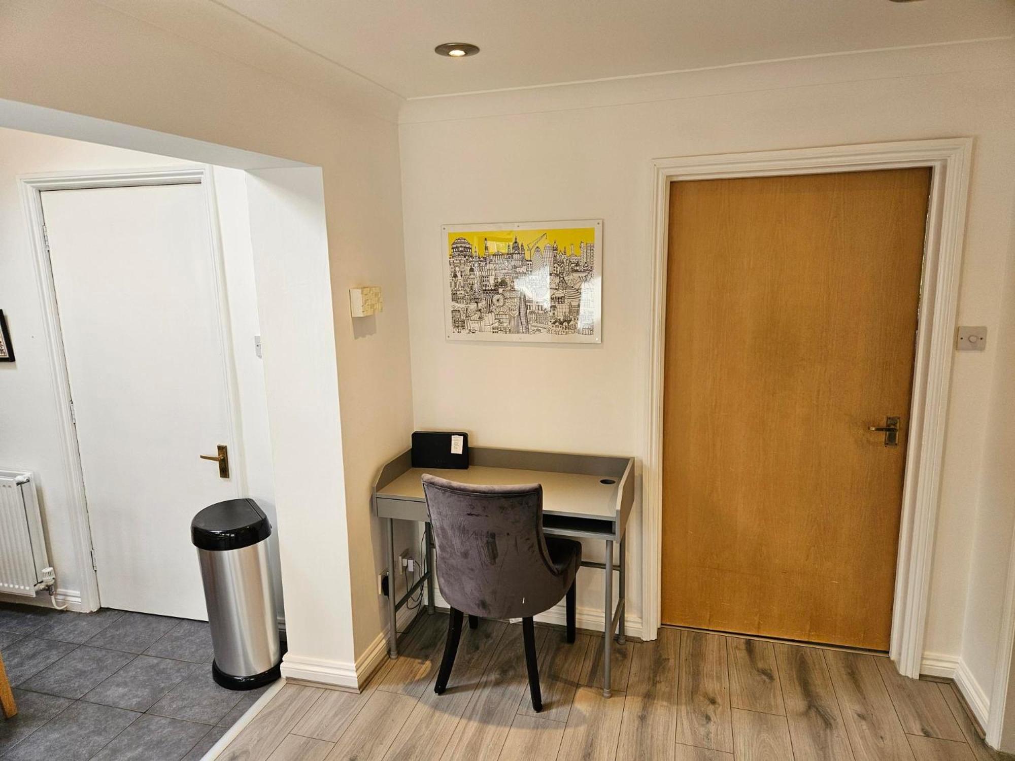 Redcot Gardens Stamford 4 Bed Contractor Familt Home With Parking Exterior photo