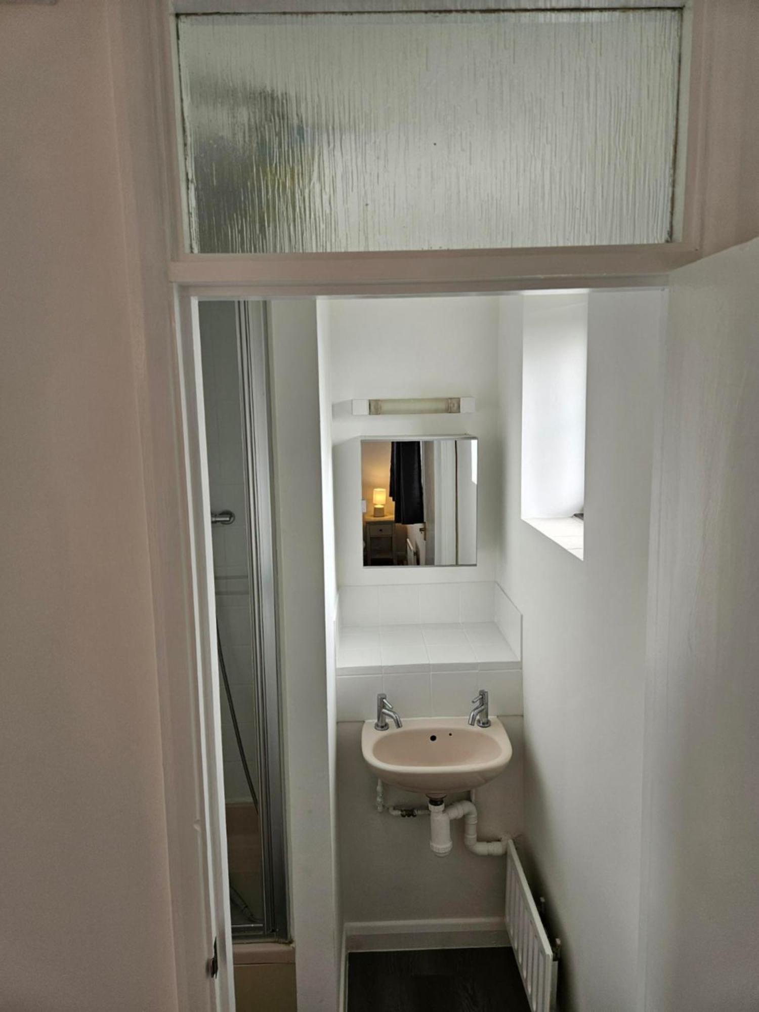 Redcot Gardens Stamford 4 Bed Contractor Familt Home With Parking Exterior photo