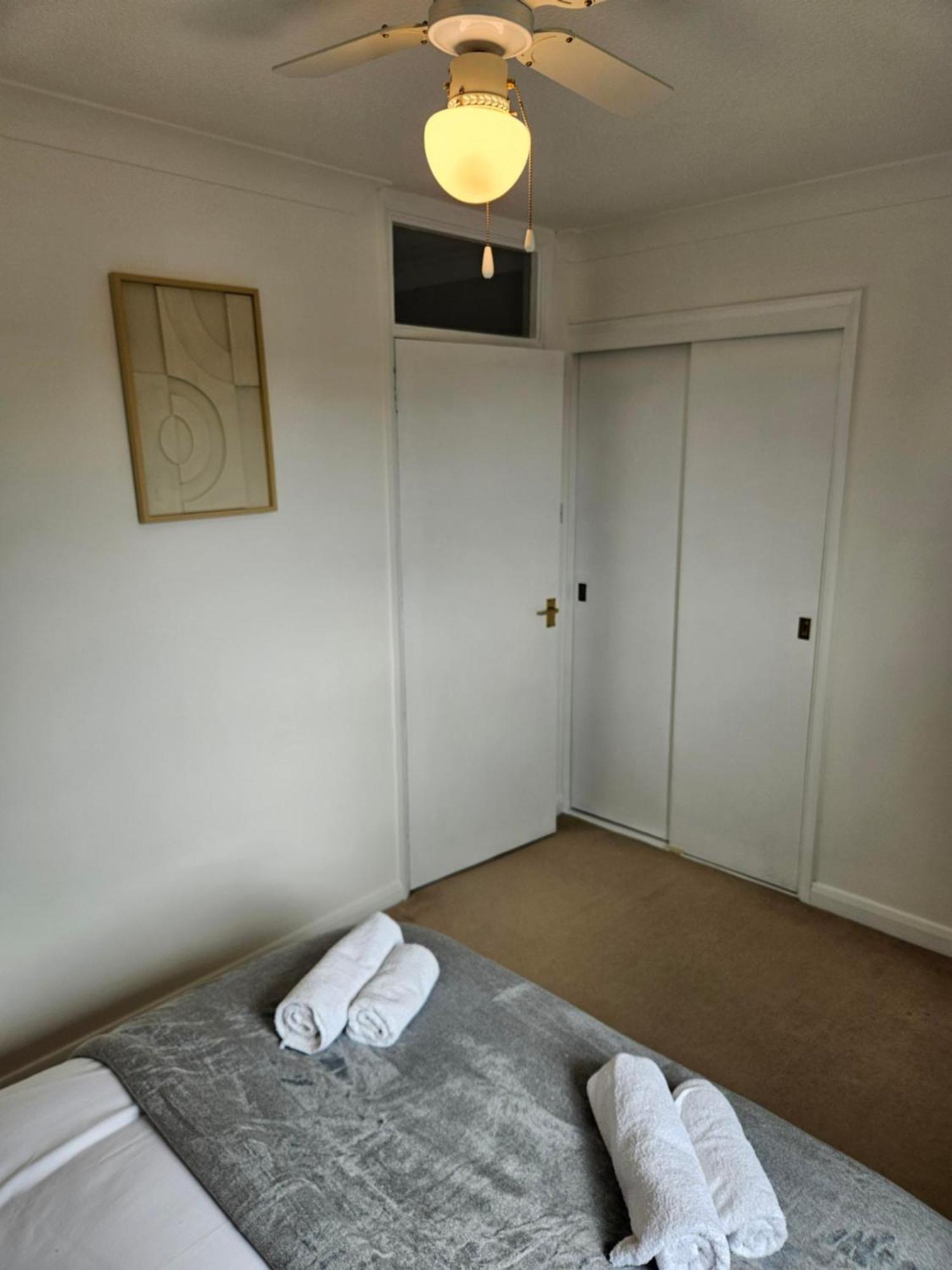 Redcot Gardens Stamford 4 Bed Contractor Familt Home With Parking Exterior photo