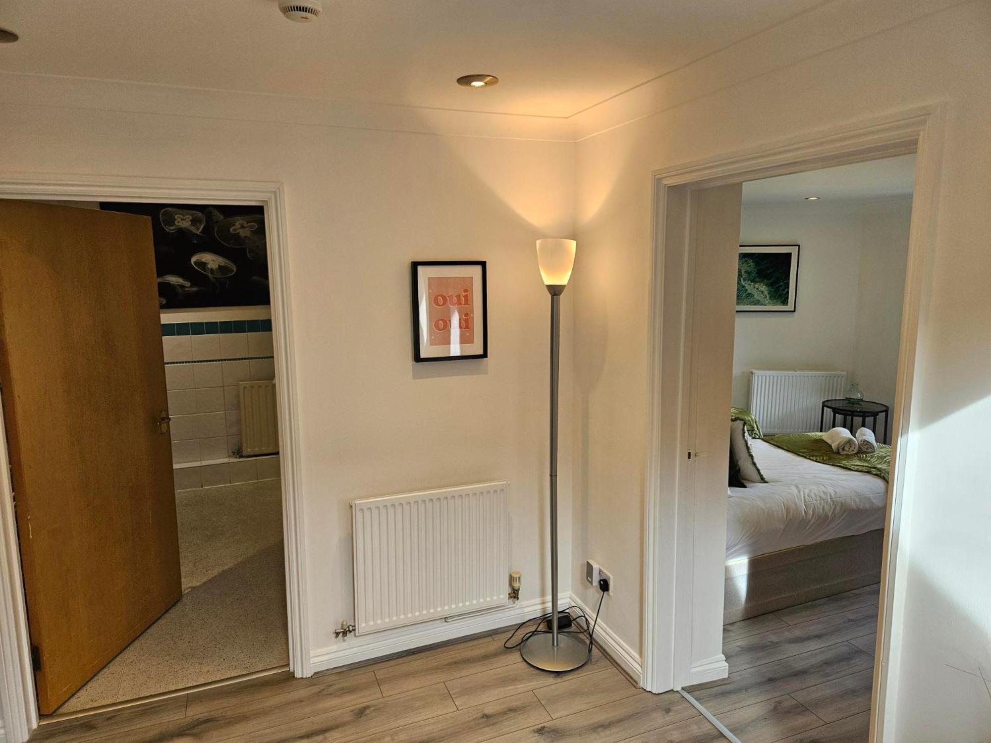 Redcot Gardens Stamford 4 Bed Contractor Familt Home With Parking Exterior photo